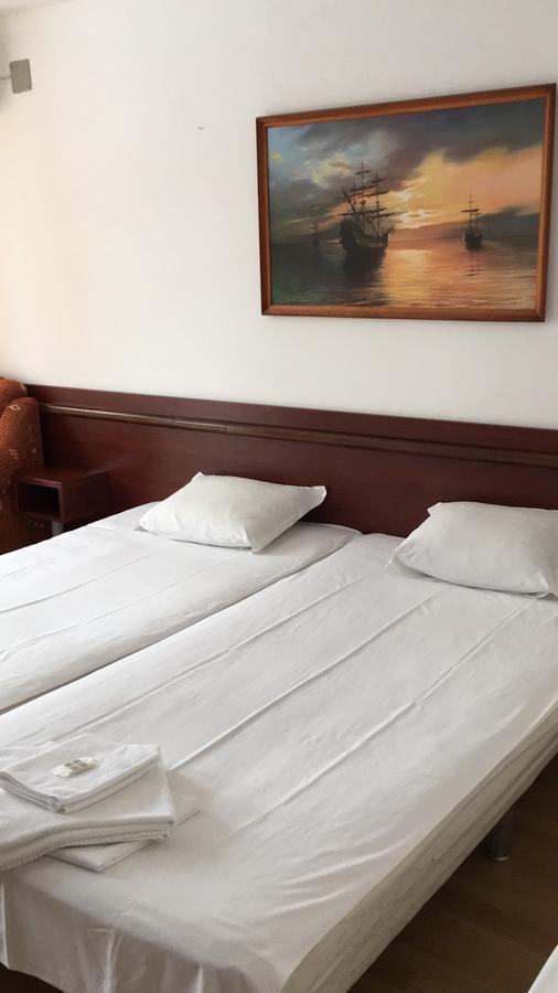 Royal Hostel Varna Bagian luar foto