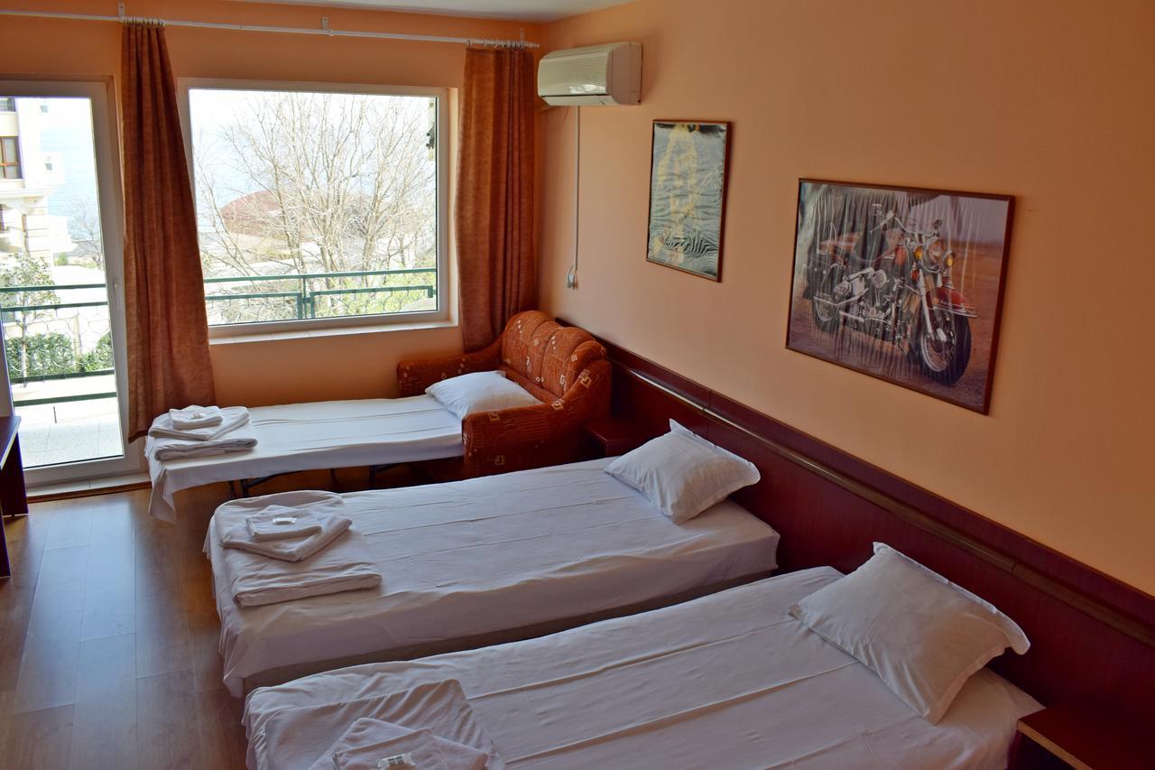 Royal Hostel Varna Bagian luar foto