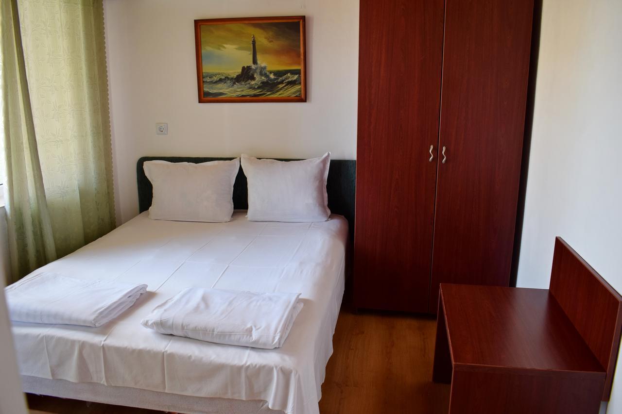 Royal Hostel Varna Bagian luar foto